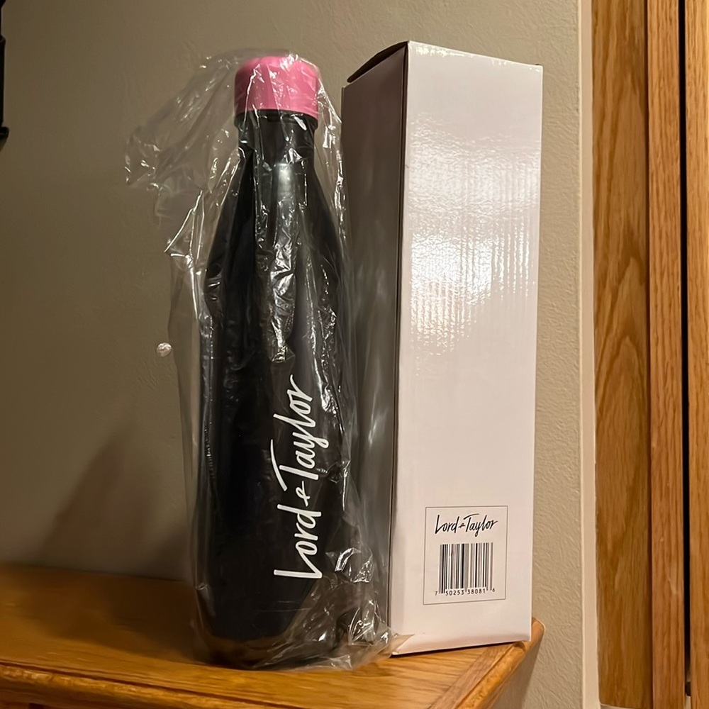 Authentic new lord and Taylor water bottle